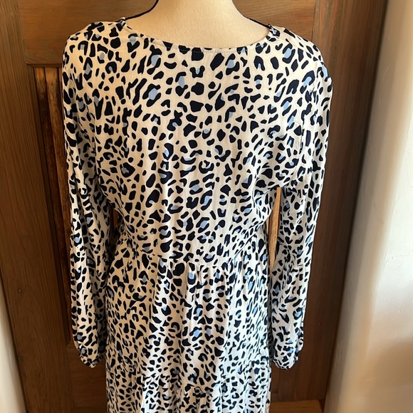 Time and Tru Long Sleeve Dress, Size M, Blue Cheetah Print, Tiered, Never Worn - Picture 4 of 9